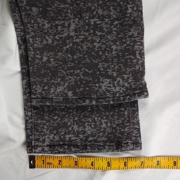 Levi's 512 Perfectly Slimming High Rise Straight Leg Gray Camo - Picture 11 of 14